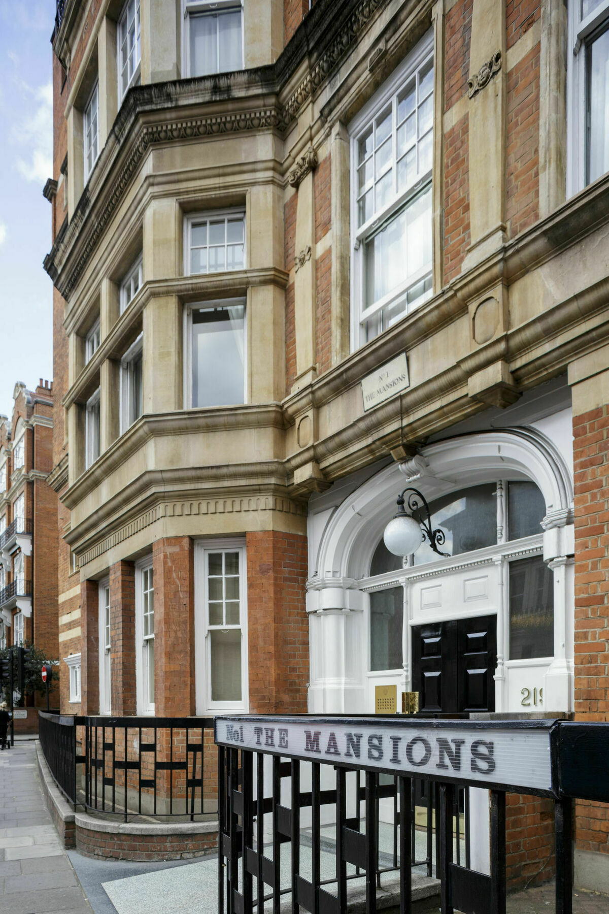 No1 The Mansions By Mansley Apartahotel 4*